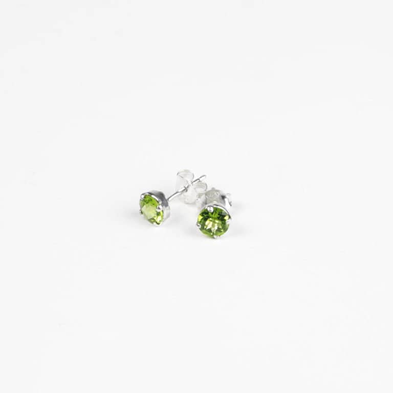Stud earrings with peridot made of 925 silver