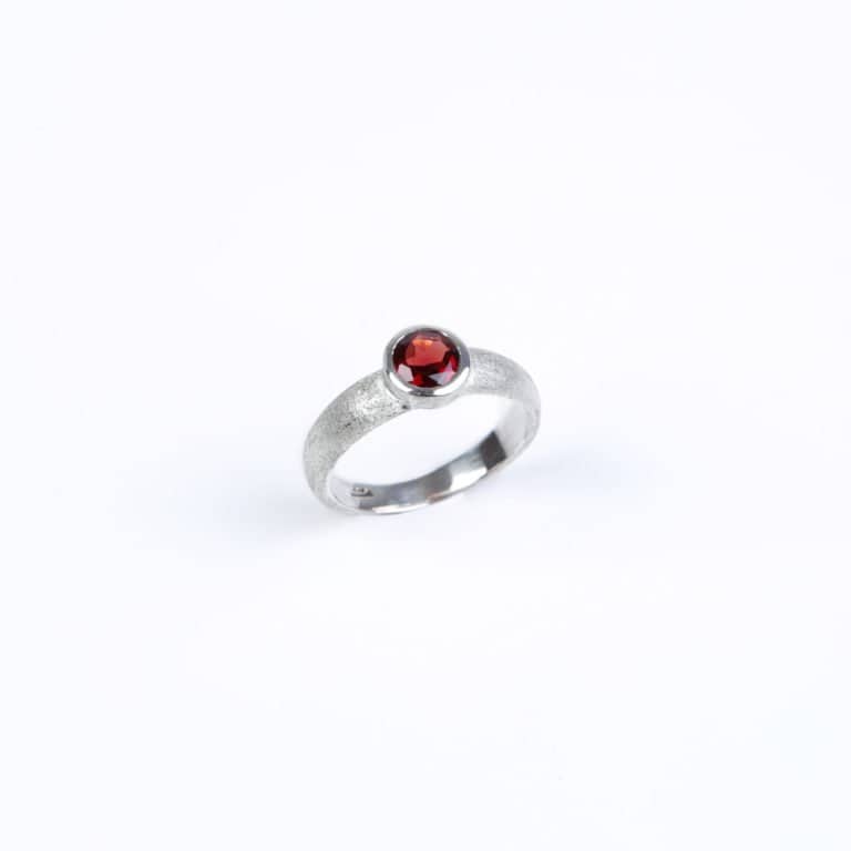 Ring Silber mit Granat