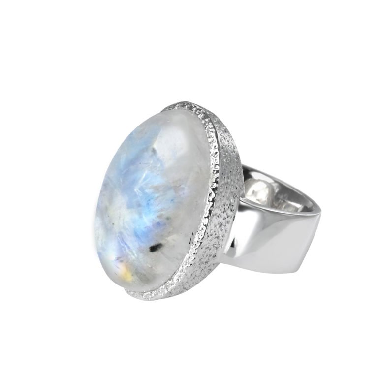 Ring mit Mondstein, punziert gehämmert aus 925 Silber – Größe 53