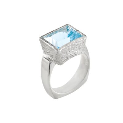 Ring mit Blautopas aus 925 Silber