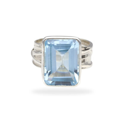 Ring mit Blauem Topas aus 925 Silber