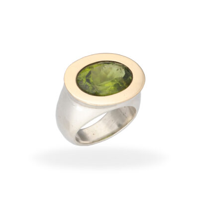 Ring with peridot in 925 silver and gold rim