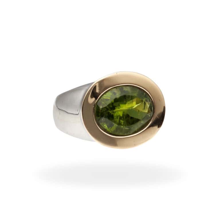 Ring mit Peridot aus 925 Silber und Goldrand – Bild 2