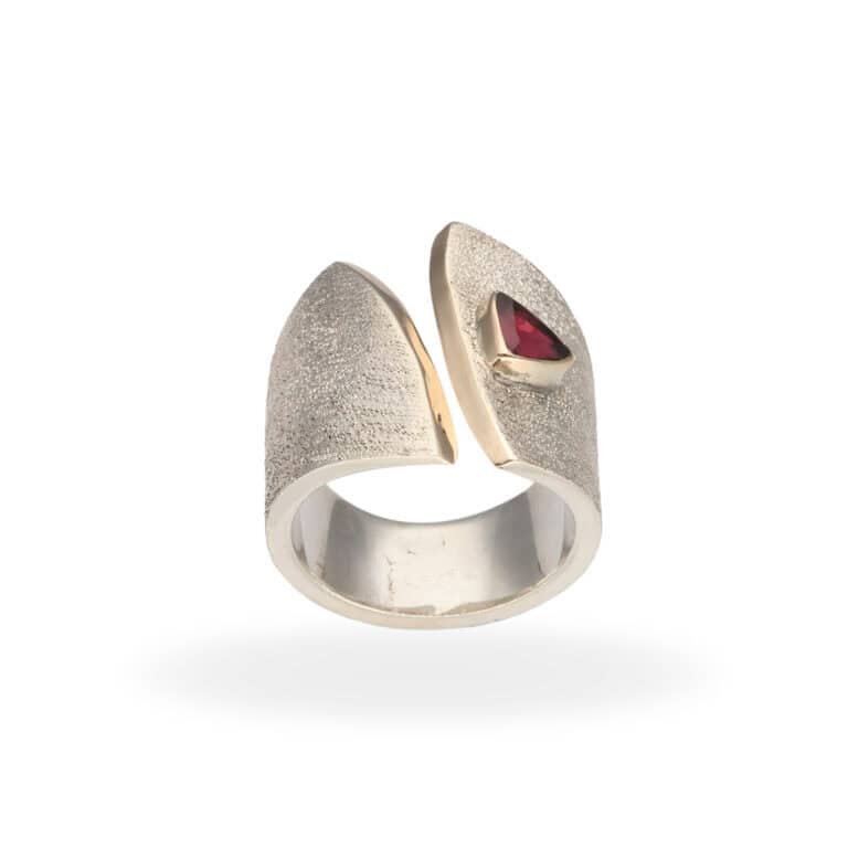 R-ST-154 | Ring with garnet made of 925 silver